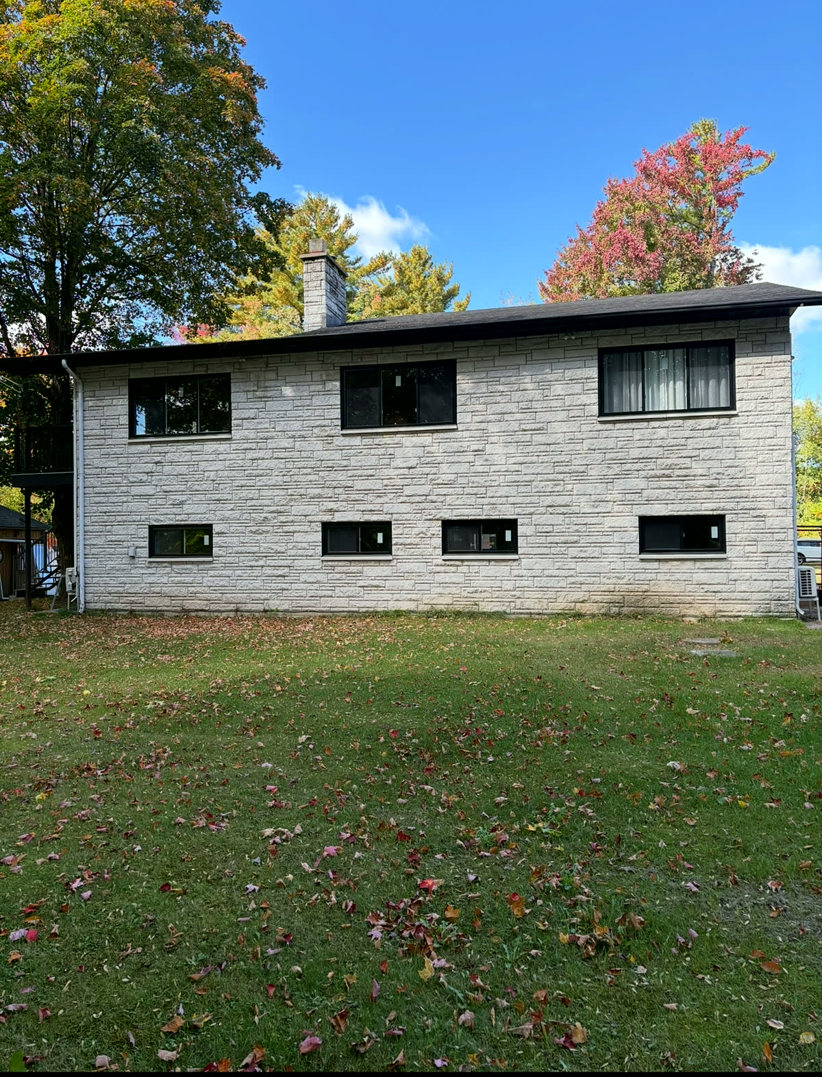 Remplacement de fenêtres sur une résidence en pierre à Trois-Rivières